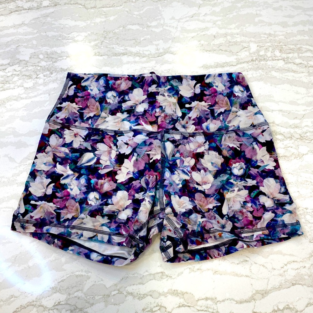 VGUC Align Shorts 4” - size 10 - UTOP - Floral